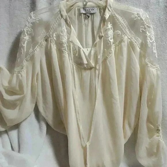 Ivory lace blouse - Picture 8 of 9